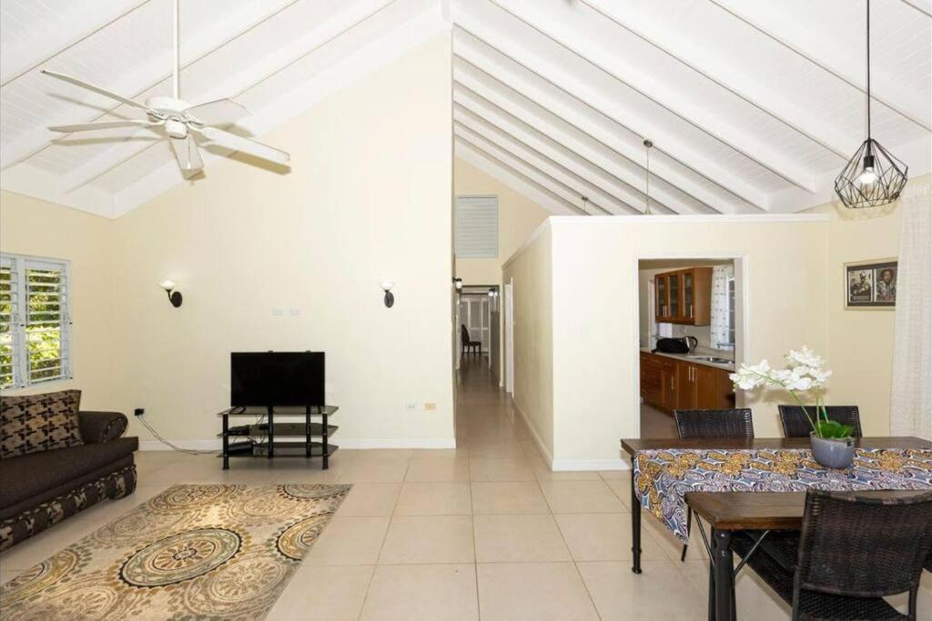 Richmond - Heroes Villa, Ac, Security, Access To Pool, Playground & Private Beach - Welcome Breakfast Basket Εξωτερικό φωτογραφία