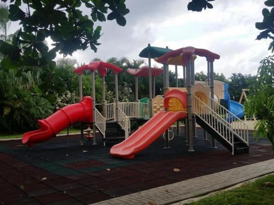 Richmond - Heroes Villa, Ac, Security, Access To Pool, Playground & Private Beach - Welcome Breakfast Basket Εξωτερικό φωτογραφία